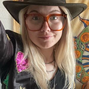 Meet your Posher, Jillian grace